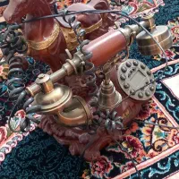 تلفن رومیزی سلطنتی