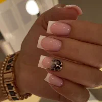 آموزش کاشت ناخن (تخفیف ویژه) فقط ۱۹۰۰