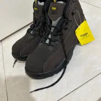 نیم بوت کوهنوردی و کفش کار.