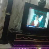 تلویزیون 29 صفحه تخت همراه میز سینما خانواده