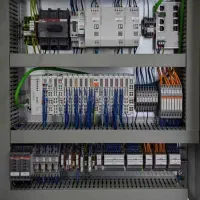 برقکار صنعتی ، ساخت تابلو ،نصب تعمیر درایو و سنسور