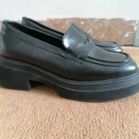 کفش|کیف، کفش، کمربند|آبپخش, |دیوار