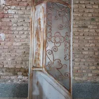 درب اهنی با چارچوب و داری قفل