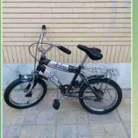 کفش و وسایل ورزشی