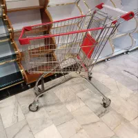 کالسکه و سبد خرید فروشگاهی