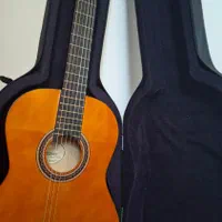 گیتار والنسیا نو همراه با کیس(کیف) هارد|گیتار، بیس، امپلیفایر|سمنان, |دیوار