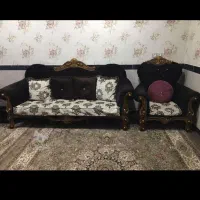 مبل سلطنتی7نفره تمیز همراه یک میز و دو میز چایخوری