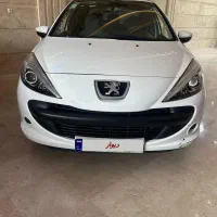 پژو‌207 سقف پانارو‌ما دنده سفید صندلی چرم