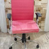 یک عدد صندلی در حد نو