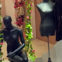 مانکن ایستاده و نشسته