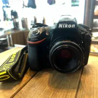 دوربین نیکون D810 با لنز 50 ۱.۸