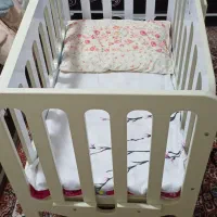 گهواره کنار مادر