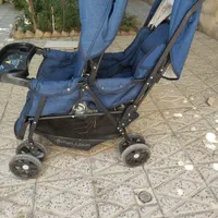 کالسکه دوقلویی