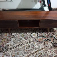 میزتلوزیون سالم سالم بدون کوچک ترین خط و خش