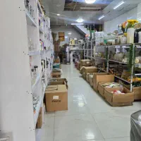 کارگر و بسته بند ساده انبار