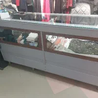 پیشخوان و اتاق پرو شیک و تمیز