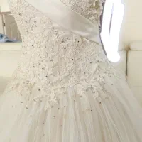 دوتا لباس عروس .. ۱میلیون..