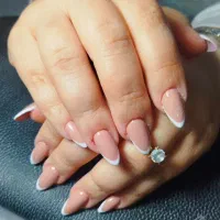 کلیه خدمات کاشت ناخن وتاتو بدن