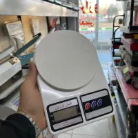 ترازو‌ آشپزخانه گرم و زعفران