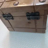 فروش یک عدد صندوقچه چوبی دست ساز دکوری|صنایع دستی و سایر لوازم تزئینی|طرقبه, |دیوار