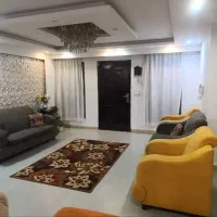 مبل راحتی شیک و تمیز در حد نو