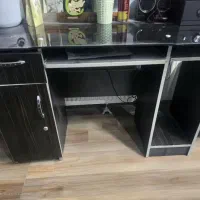 میز کامپیوتر صفحه شیشه ای دودی کاملا شیک و نو