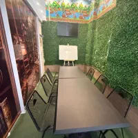 اجاره کلاس و اتاق|اجارهٔ کوتاه‌مدت دفتر کار و فضای آموزشی|شیراز, ریشمک|دیوار