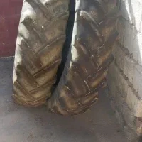 یک جفت لاستیک تراکتور رومانی