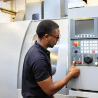 اپراتور فرز cnc