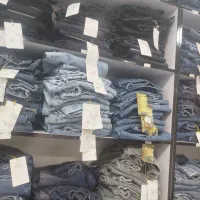 فروشنده خانم برای پوشاک