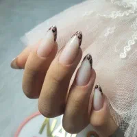 کاشت ناخن اکلیل