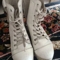 کفش|کیف، کفش، کمربند|گلبهار, شهر جدید گلبهار|دیوار