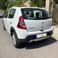 رنو ساندرو استیپ وی