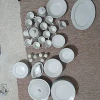 سرویس ۱۲ نفره دلوکس چین قدمت دار و تمیز با کسری|ظروف سرو و پذیرایی|تهران, زنجان جنوبی|دیوار