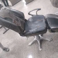 دوعددصندلی اصلاح باهم یک تومان