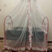 تخت نوزادی کنار مادر و روروئک|اسباب و اثاث بچه|تبریز, |دیوار