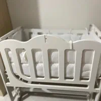 گهواره کنار مادر همراه پشه بند