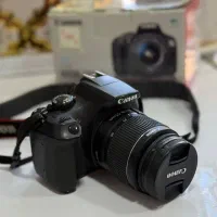 دوربین canon1300D همراه  یک لنز اضافی خیلی‌کم شات