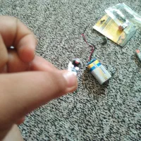 سرشب نو|ریسه و چراغ تزئینی|لامرد, |دیوار