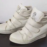 تعدادی کفش در حدنو|کیف، کفش، کمربند|خرمآباد, |دیوار