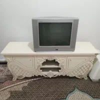 تلویزیون با میز تلویزیون