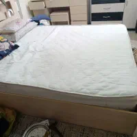 تخت خواب همراه با تشک و دراور