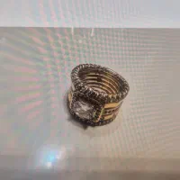 مقداری بدلیجات بفروش می رسد.