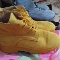 تعدادی کفش و نیم بوت ( پوتین ) زنانه|کیف، کفش، کمربند|اندیشه, اندیشه فاز ۴|دیوار