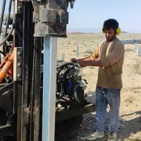 پایه کوب نیروگاه خورشیدی