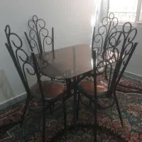 میز ناهار خوری در حد نو