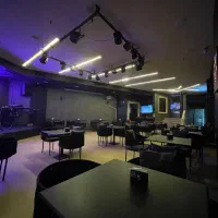 استخدام قلیان زن و نظافتچی