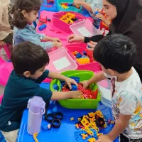 استخدام مربی کم سن برای مهد کودک