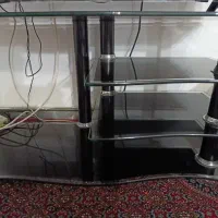 میز تلوزیون قدیمی شیشهای و میز غذا خوری چهار نفره