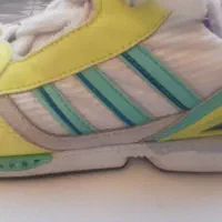 یک جفت کفش اسپورت خوشرنگ و اورجینال سایز ۴۳